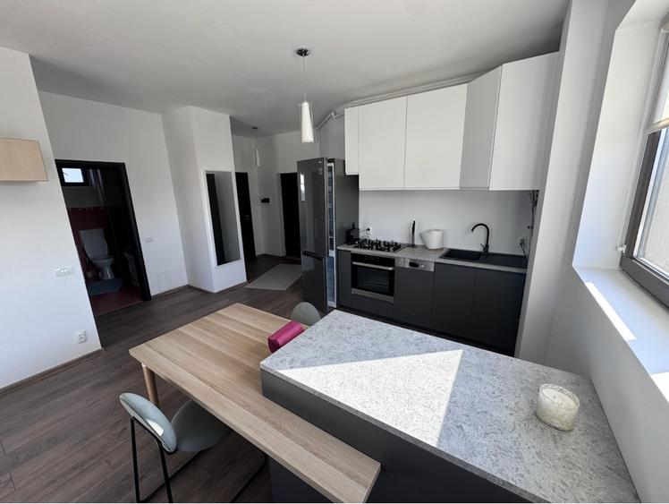 Apartament cu 2 camere semidecomandat, mobilat în Bucureștii Noi