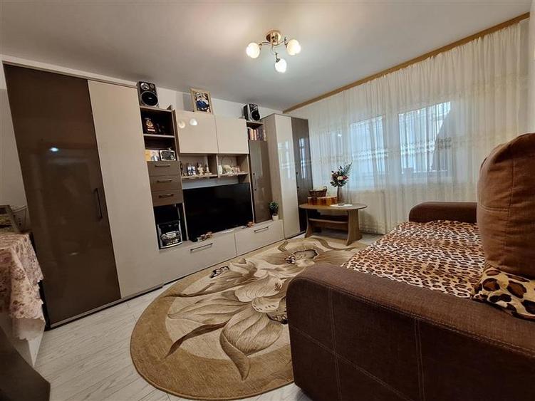 Apartament 3 camere decomandat zona Neagoe Voda - 1
