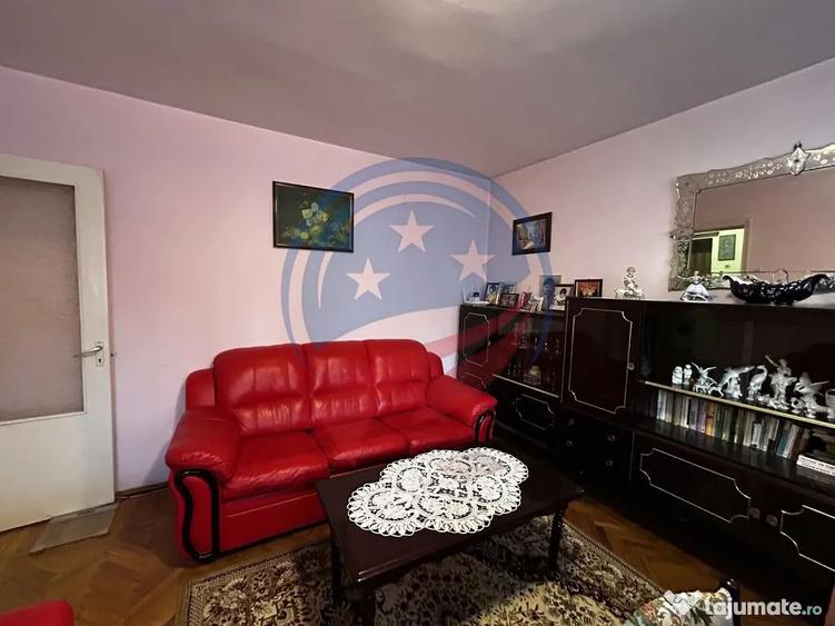 Apartament cu 3 camere decomandat în Central