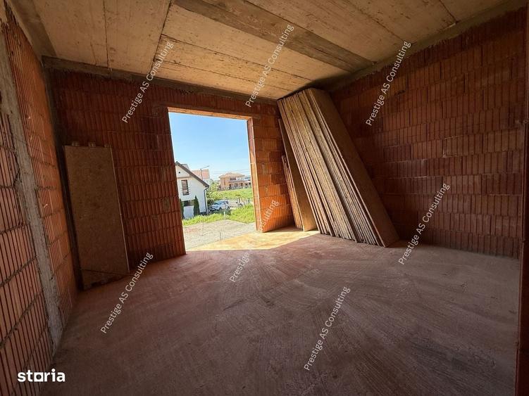 Casă cu 4 camere în Giroc