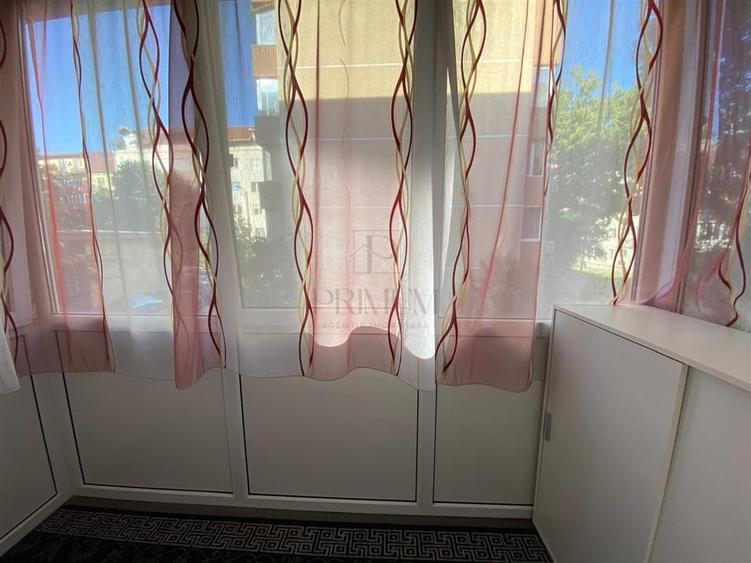 Apartament cu 2 camere semidecomandat, mobilat în Girocului