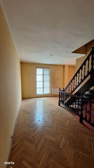 Spațiu comercial, de 402 mp, în Central
