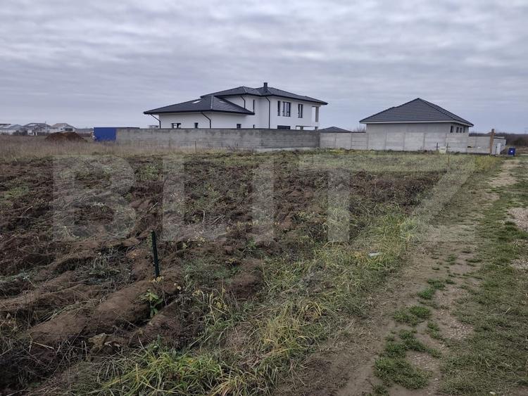 Teren Construcții intravilan de 377 mp, în Nufărul