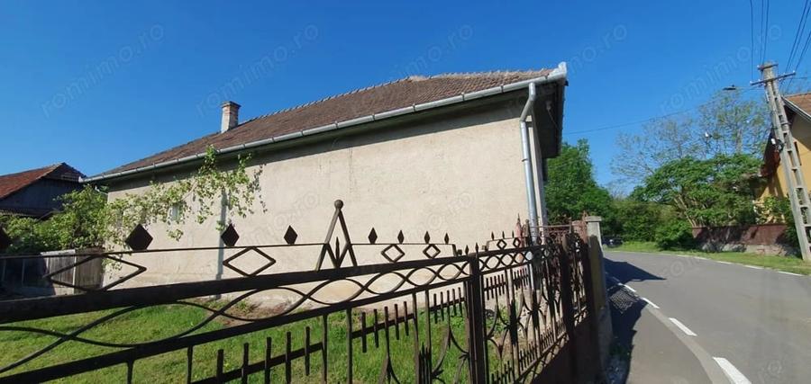 Casă cu 3 camere cu Teren 2568 Mp în Luna