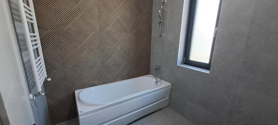 Casă individuală cu 4 camere cu Canalizare în Vișani