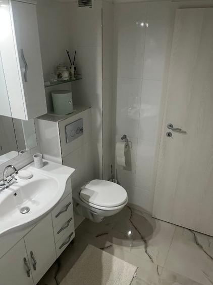 Apartament cu 3 camere decomandat, mobilat în Central