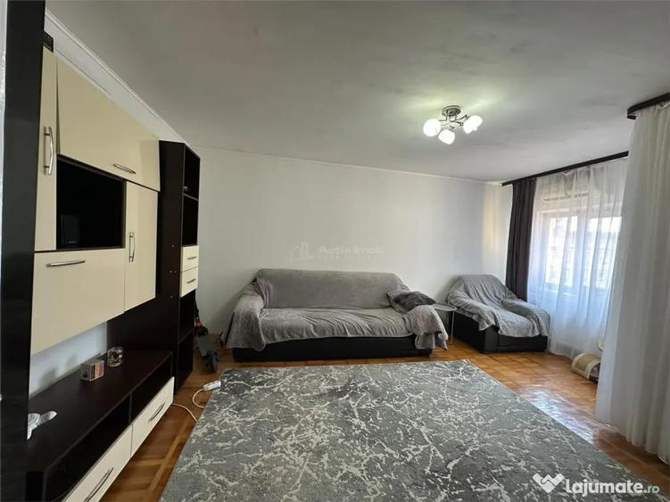 Apartament cu 3 camere decomandat în Central