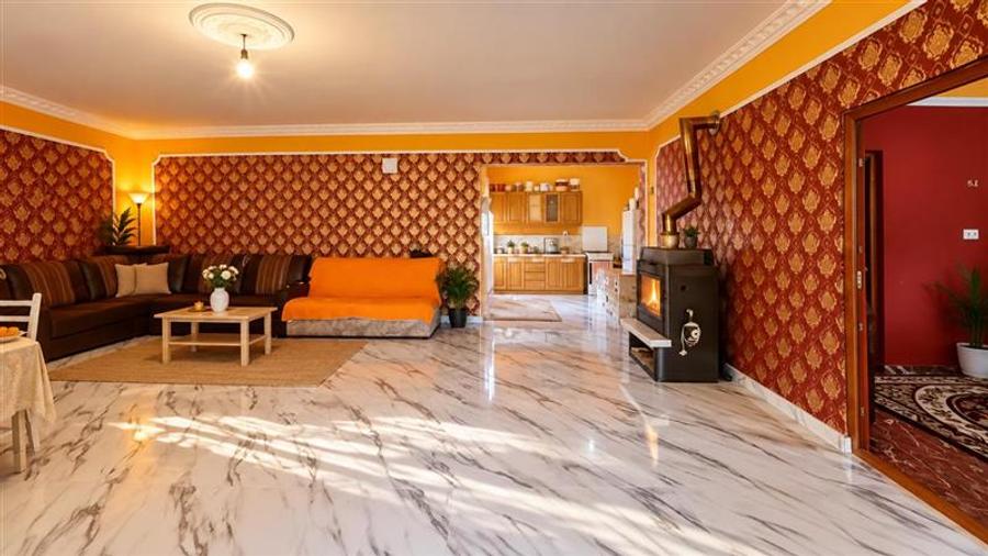 Casă individuală cu 2 camere cu Teren 719 Mp în Exterior Est