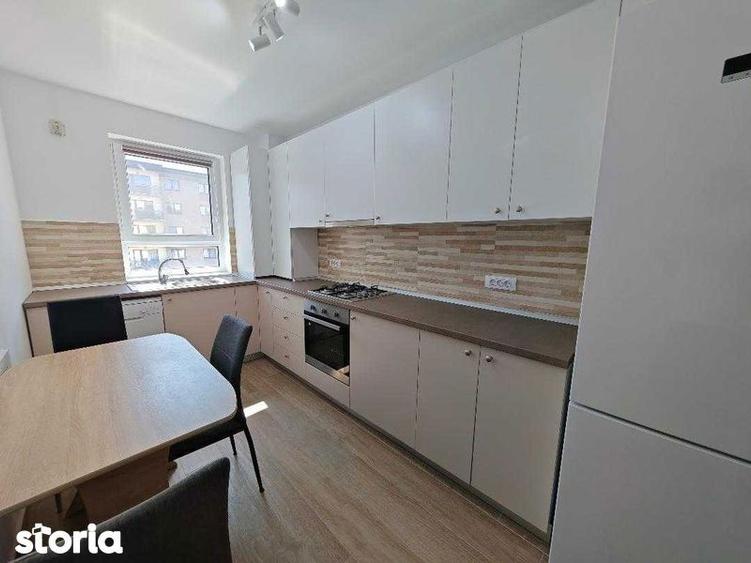 Apartament cu 2 camere decomandat, mobilat în Tractorul