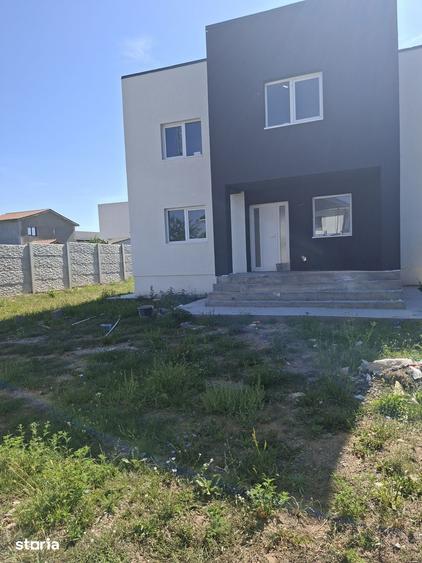 Casă cu 5 camere cu Teren 450 Mp în Malu Mare
