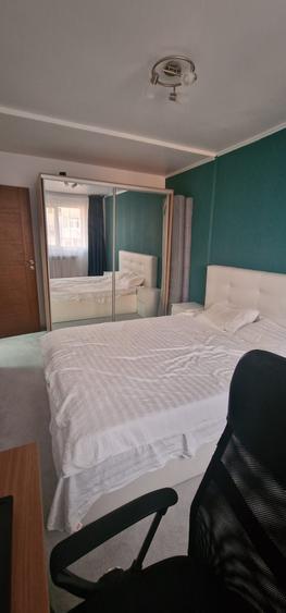 Apartament cu 3 camere semidecomandat în Giurgiului