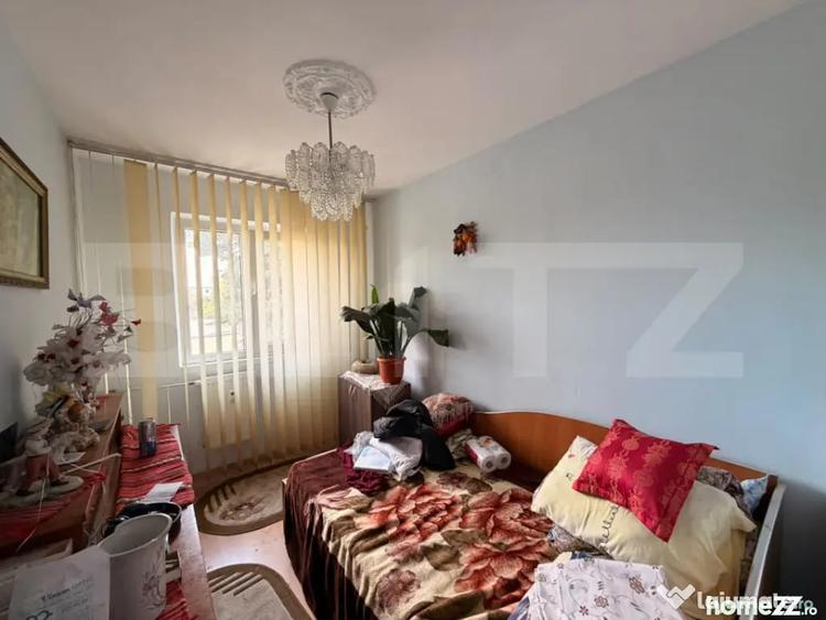 Apartament cu 3 camere semidecomandat în Cornitoiu