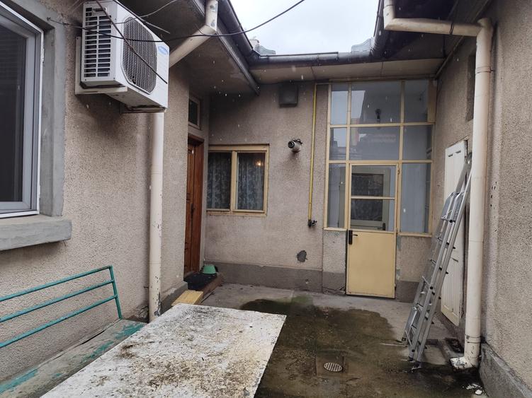 Casă individuală cu 4 camere cu Canalizare în Drumul Taberei