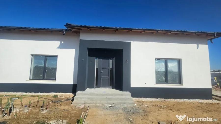 Casă cu 4 camere cu Teren 412 Mp în Malu Mare