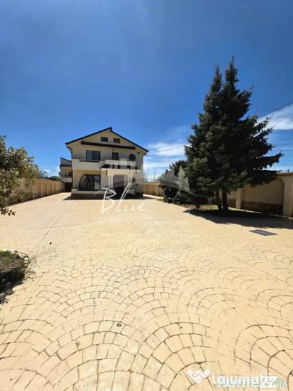 Casă cu 7 camere cu Teren 1642 Mp în Poiana