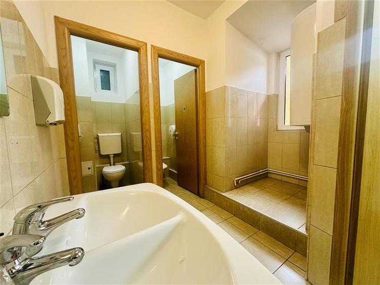 Casă individuală cu 6 camere cu Teren 275 Mp în Bartolomeu