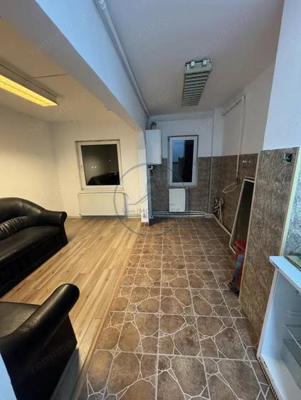 Apartament cu 3 camere semidecomandat în Sud