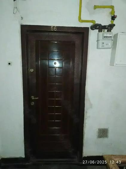 Apartament cu 3 camere semidecomandat în Onești