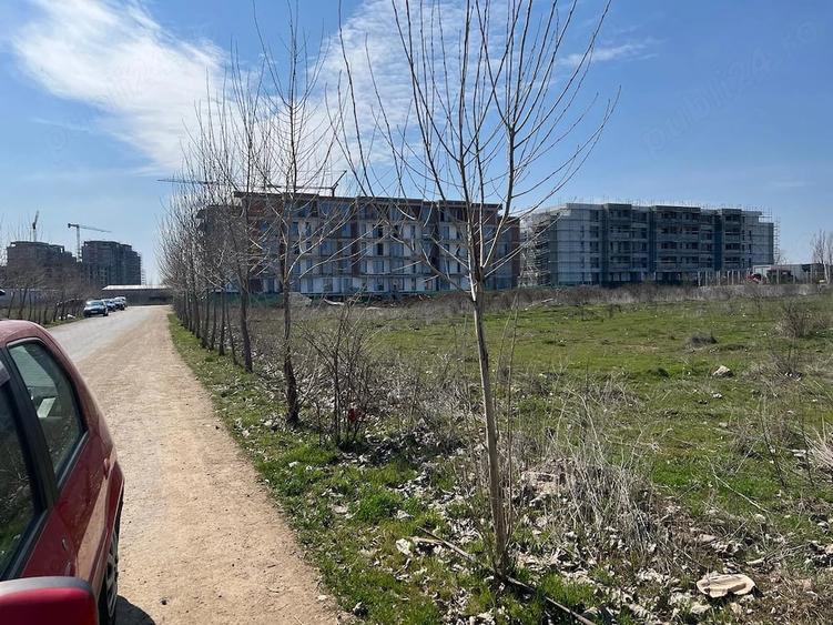 Teren de 5500 mp, în Central