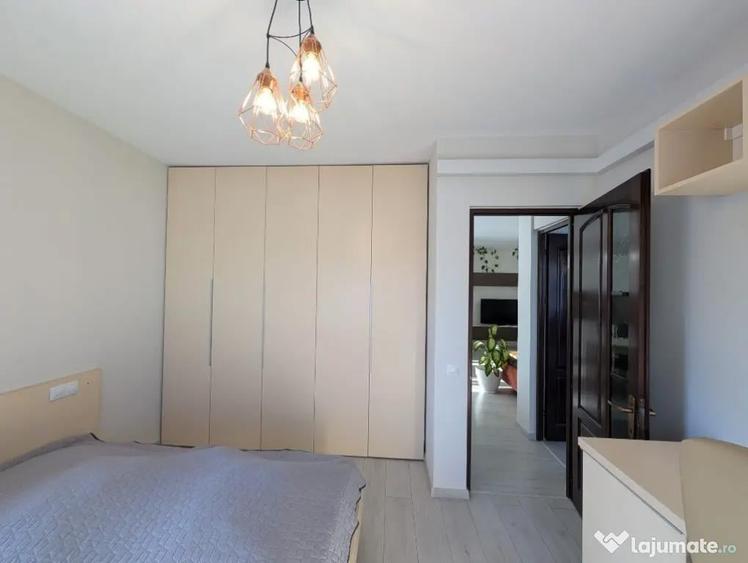 Apartament cu 3 camere semidecomandat în Florești