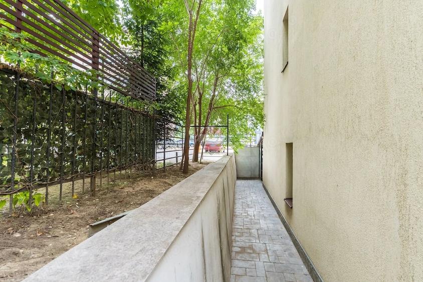 Apartament cu 3 camere, gradina proprie+loc de parcare- Str. Luminii - 4