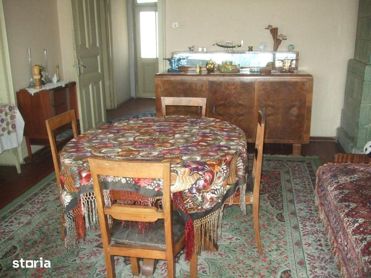 Casă cu 8 camere cu Teren 1000 Mp în Sud