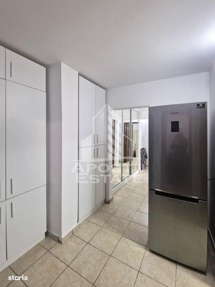 Apartament cu 3 camere, mobilat în Central
