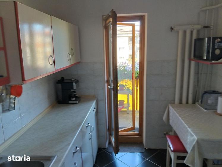 Apartament cu 3 camere decomandat în Decebal