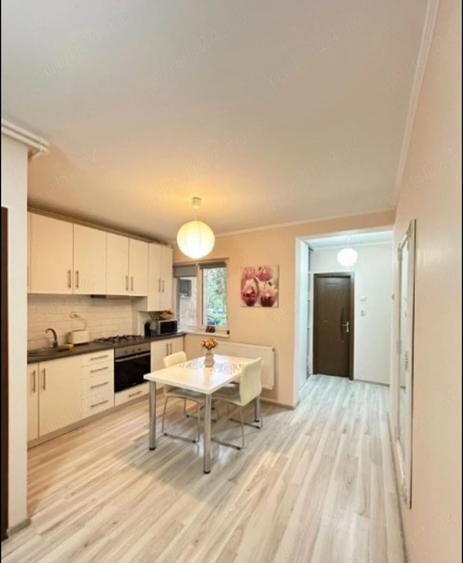 Apartament cu 2 camere decomandat în Cornișa