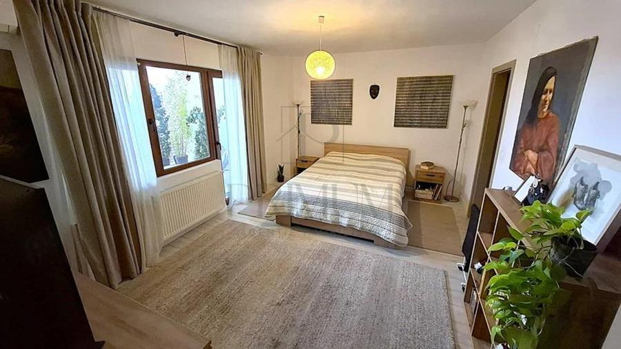 Apartament cu 3 camere decomandat, mobilat în Torontalului