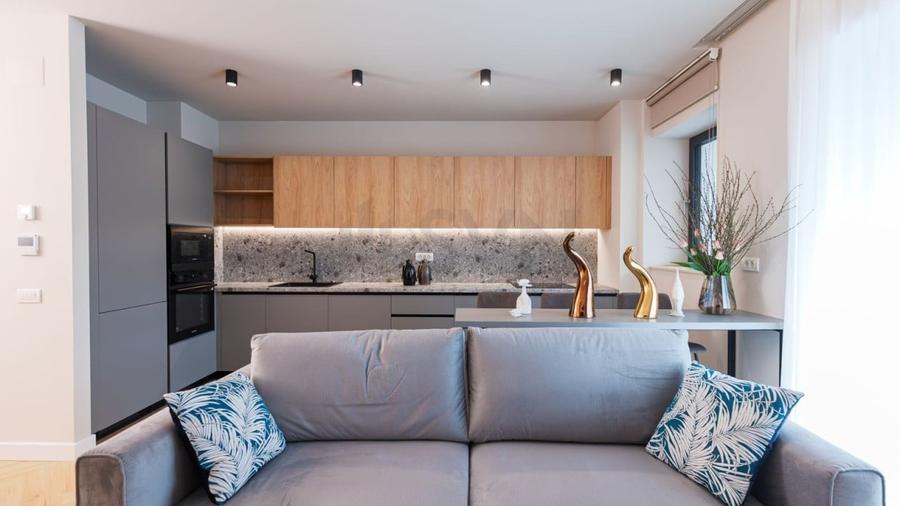 Apartament cu 3 camere decomandat, mobilat în Pipera