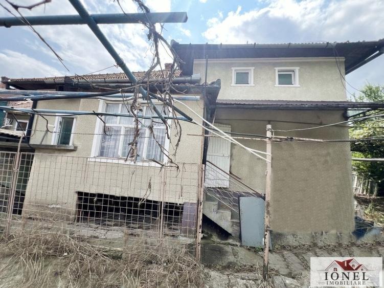 Casă individuală cu 3 camere cu Canalizare în Cetate