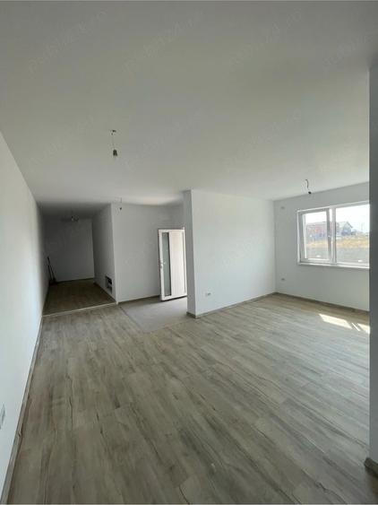 Casă cu Teren 300 Mp în Dumbrăvița