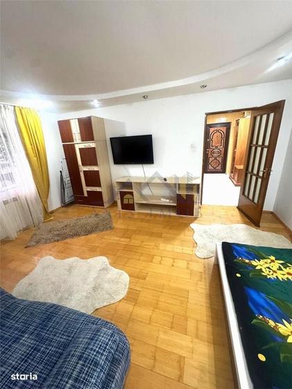 Apartament cu 2 camere decomandat în 1 Decembrie