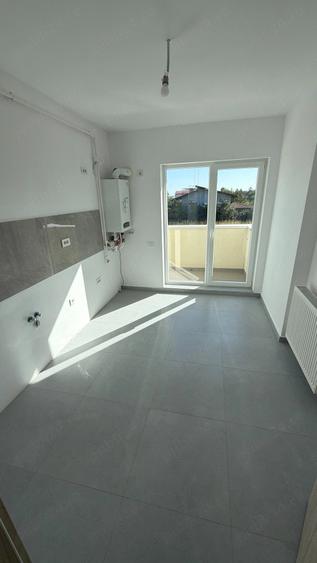 Apartament cu 3 camere decomandat în 1 Decembrie