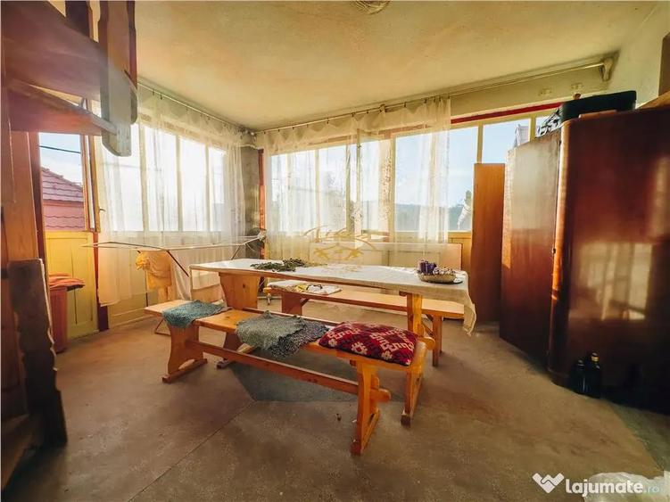 Casă cu 9 camere cu Teren 500 Mp în Praid