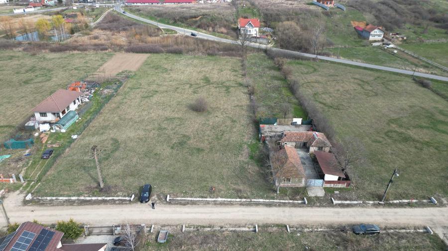 Teren de 1776 mp, în Alparea