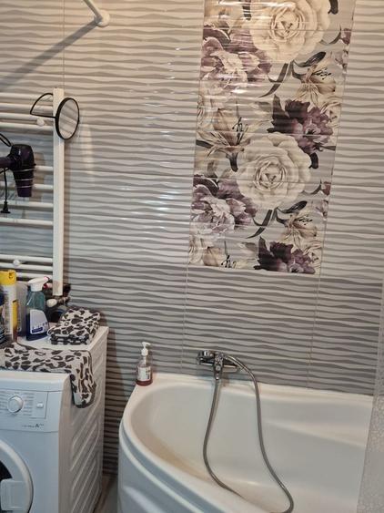 Apartament cu 2 camere decomandat în Roșu