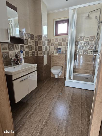 Casă cu 5 camere cu Teren 658 Mp în Central