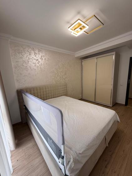 Apartament cu 4 camere decomandat în Drumul Taberei