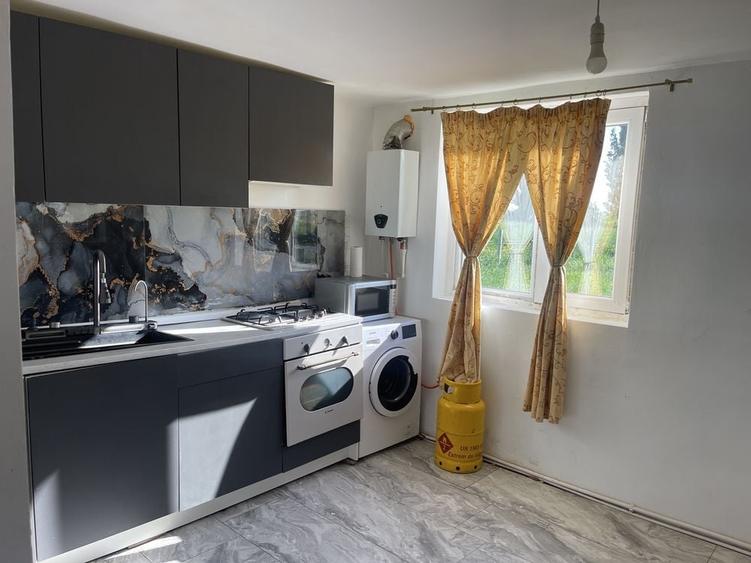 Casă cu 4 camere în Dimieni