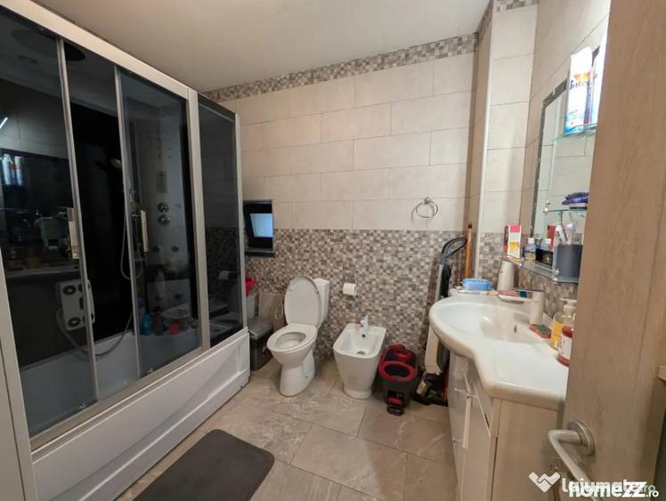 Casă cu 7 camere cu Teren 1500 Mp în Aviatori