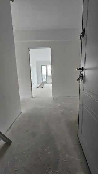 Apartament cu 3 camere în 1 Mai