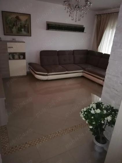 Casă cu 4 camere cu Teren 1200 Mp în Central