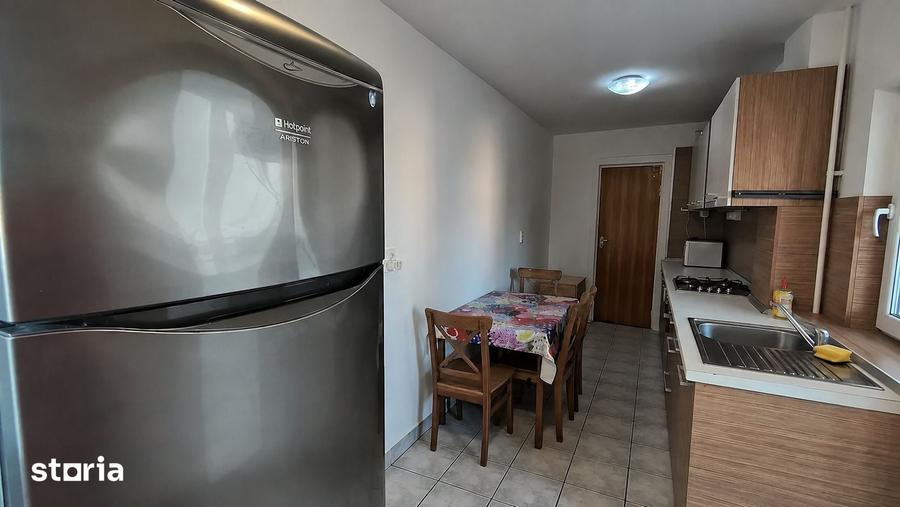 Apartament cu 4 camere decomandat în Grivița
