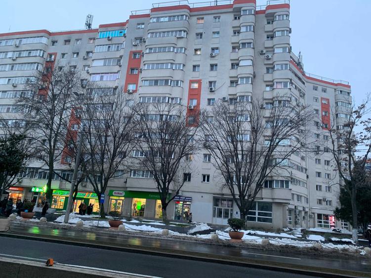 Apartament cu 2 camere semidecomandat în Brâncoveanu