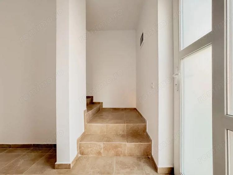 Casă cu 4 camere cu Teren 250 Mp în Gulia