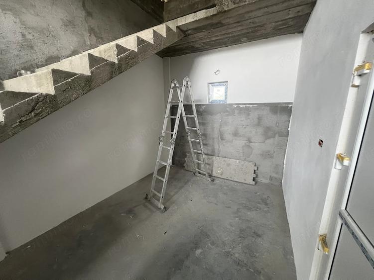 Spațiu comercial, de 100 mp, în Văcarea