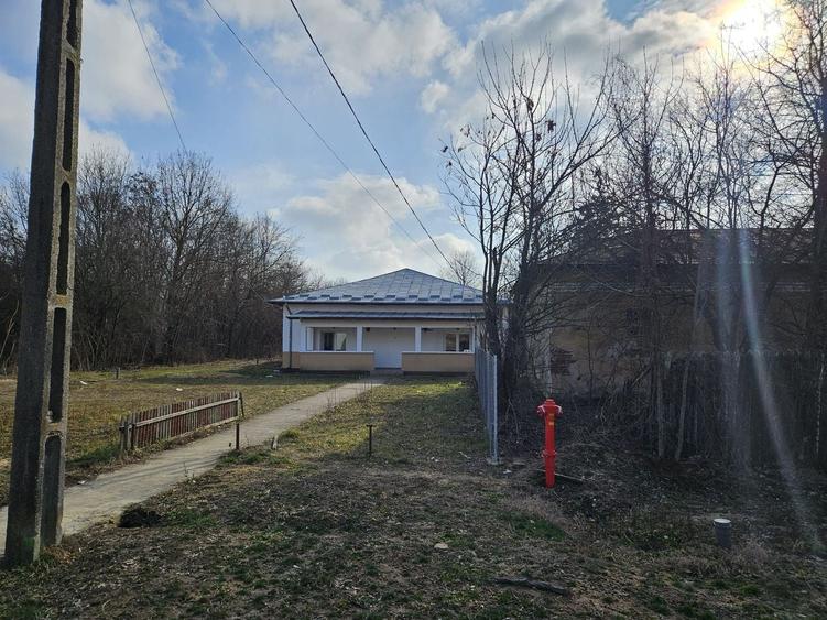 Spațiu industrial, de 3,400 mp, în Tătărăștii de Jos