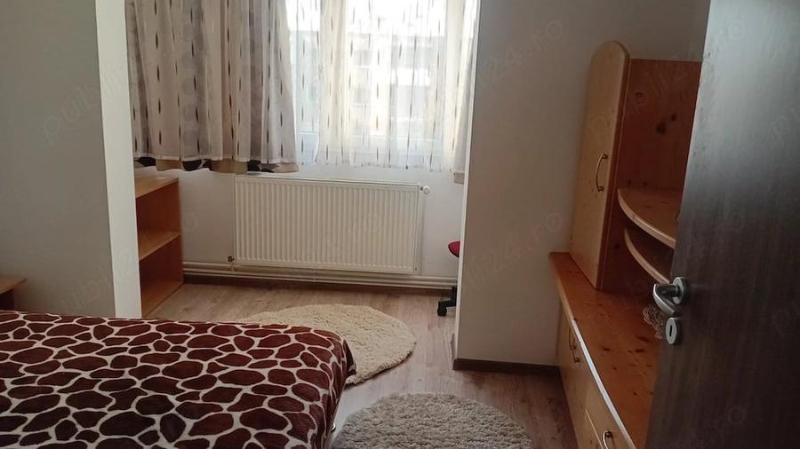 Apartament cu 4 camere decomandat în Central